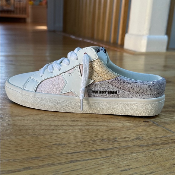 Slip on Gia Sneakers - Picture 3 of 17